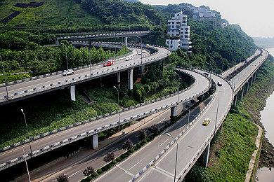 《时间旅者：重生曙光》新预告 恐怖怪物们来袭